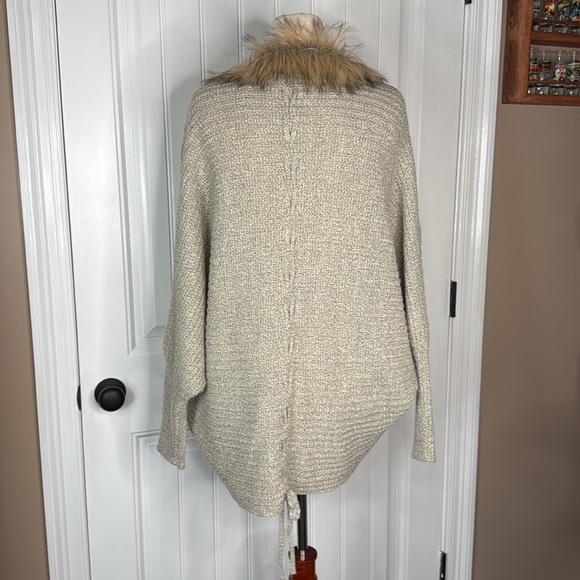 Do & Rae Cardigan with faux fur collar Size small-color taupe - Picture 6 of 12